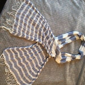 Blue and white polyester scarf